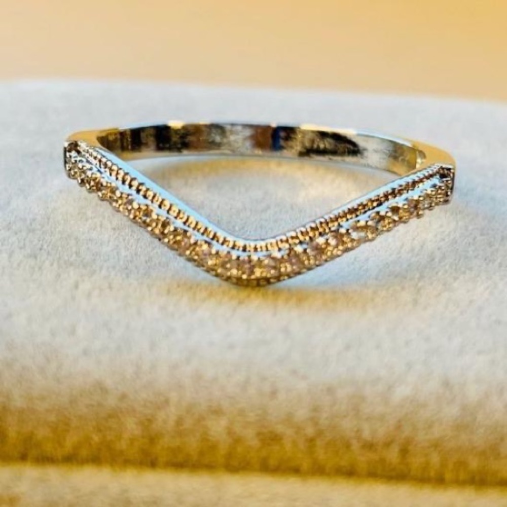 Sterling Silver Chevron Band